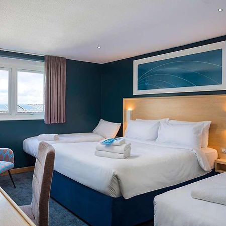 Travelodge Reading Whitley الغرفة الصورة